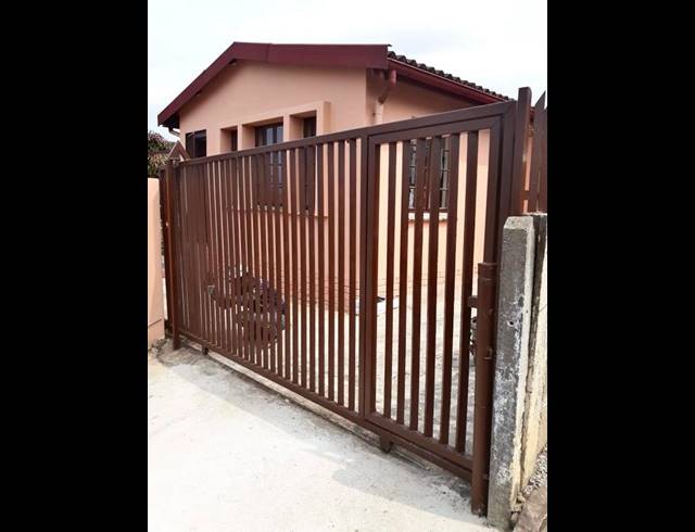 4 BEDROOM HOUSE FOR SALE IN BOMBAY HEIGHTS